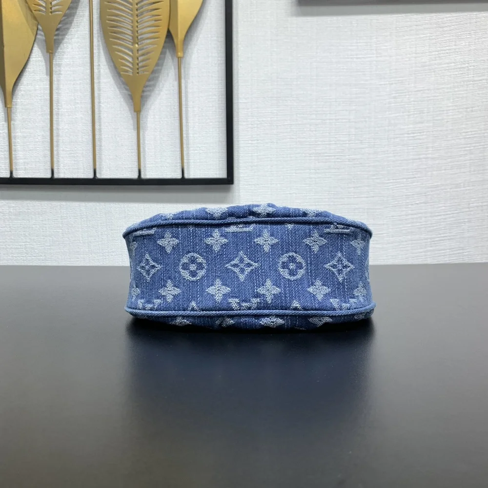 Louis Vuitton Pochette Valley Monogram Denim